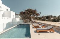 Bazén v ubytovaní Ammolofos Luxury Apartment & suites alebo v jeho blízkosti