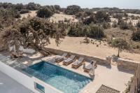 Bazén v ubytovaní Ammolofos Luxury Apartment & suites alebo v jeho blízkosti