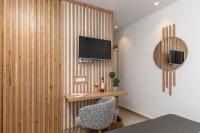 Televízia a/alebo spoločenská miestnosť v ubytovaní Ammolofos Luxury Apartment & suites