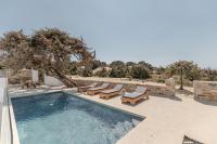 Bazén v ubytovaní Ammolofos Luxury Apartment & suites alebo v jeho blízkosti