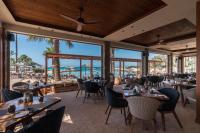 Adams Beach Hotel & Spaにあるレストランまたは飲食店