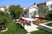 Vonkajšia záhrada v ubytovaní Apartments by the sea Seget Vranjica, Trogir - 980