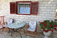 Patio alebo iná vonkajšia časť ubytovania Apartments by the sea Seget Vranjica, Trogir - 980