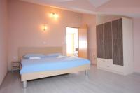 Posteľ alebo postele v izbe v ubytovaní Apartments by the sea Tkon, Pasman - 686