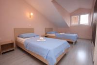 Posteľ alebo postele v izbe v ubytovaní Apartments by the sea Tkon, Pasman - 686
