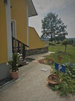 Vonkajšia záhrada v ubytovaní HAUS SONBERG mit Garten, Pool, Fasssauna, semi detached house with garden