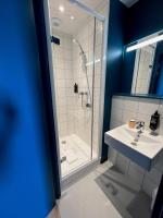 Łazienka w obiekcie ibis budget Nancy Laxou
