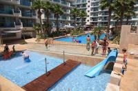 Bazén v ubytování Acacias Suites Apartments Salou nebo v jeho okolí