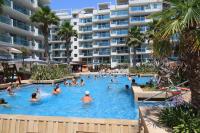 Bazén v ubytování Acacias Suites Apartments Salou nebo v jeho okolí