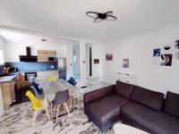 Kuchnia lub aneks kuchenny w obiekcie La Villa Castel - Haut de villa - parkings- 3 chambres - 8 couchages - jardin - barbecue