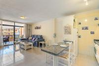 Część wypoczynkowa w obiekcie AirCon Lovely 2 bedroom apartment close to Ocean