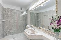 Łazienka w obiekcie AirCon Lovely 2 bedroom apartment close to Ocean