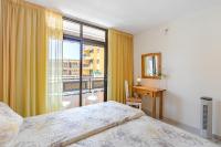 Łóżko lub łóżka w pokoju w obiekcie AirCon Lovely 2 bedroom apartment close to Ocean