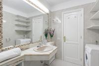 Łazienka w obiekcie AirCon Lovely 2 bedroom apartment close to Ocean