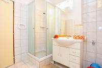 Kúpeľňa v ubytovaní Apartment Okrug Gornji 1069a