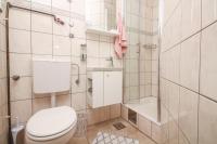 Kúpeľňa v ubytovaní Apartments by the sea Rogoznica - 1087