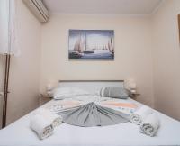 Posteľ alebo postele v izbe v ubytovaní Apartments by the sea Rogoznica - 1087