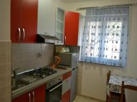 Kuchnia lub aneks kuchenny w obiekcie Apartments by the sea Stara Novalja, Pag - 4106