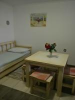 Łóżko lub łóżka w pokoju w obiekcie Apartments by the sea Stara Novalja, Pag - 4106