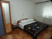 Posteľ alebo postele v izbe v ubytovaní Apartments by the sea Seget Donji, Trogir - 2041