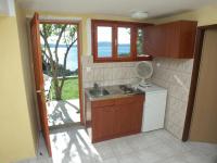 Kuchyňa alebo kuchynka v ubytovaní Apartments by the sea Sladjenovici, Dubrovnik - 2162