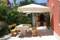 Patio alebo iná vonkajšia časť ubytovania Apartments by the sea Supetar, Brac - 4274