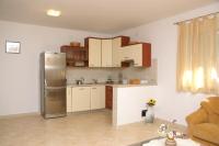 Kuchyňa alebo kuchynka v ubytovaní Apartments by the sea Supetar, Brac - 4274