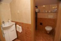 Kúpeľňa v ubytovaní Apartments by the sea Supetar, Brac - 4274