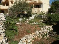 Vonkajšia záhrada v ubytovaní Apartments by the sea Mandre, Pag - 4095