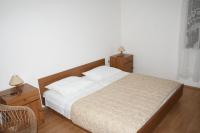 Posteľ alebo postele v izbe v ubytovaní Apartments by the sea Mandre, Pag - 4095