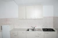 Kuchyňa alebo kuchynka v ubytovaní Apartments by the sea Mandre, Pag - 4095