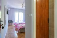 Łóżko lub łóżka w pokoju w obiekcie Triple Room Pasman 4309g