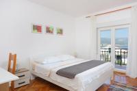 Posteľ alebo postele v izbe v ubytovaní Apartments and rooms by the sea Arbanija, Ciovo - 1125