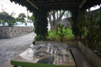 Zahrada ubytování Casa con piscina al lado del mar en Viladesuso