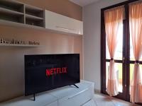 Televízia a/alebo spoločenská miestnosť v ubytovaní Appartamento Roverella