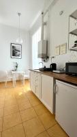 Kuchyňa alebo kuchynka v ubytovaní Christie's Downtown Apartment