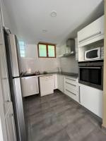 Kuchyňa alebo kuchynka v ubytovaní Maison spacieuse avec grand jardin et parking à 20 min de Lyon
