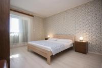 Posteľ alebo postele v izbe v ubytovaní Apartments by the sea Brodarica, Sibenik - 5736
