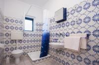 Kúpeľňa v ubytovaní Apartments by the sea Brodarica, Sibenik - 5736