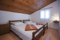 Posteľ alebo postele v izbe v ubytovaní Apartments by the sea Brodarica, Sibenik - 5736