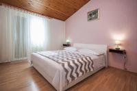 Posteľ alebo postele v izbe v ubytovaní Apartments by the sea Brodarica, Sibenik - 5736