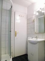 Koupelna v ubytov&aacute;n&iacute; Apartments and rooms with a swimming pool Sukosan, Zadar - 5906