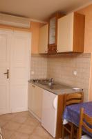 Kuchyňa alebo kuchynka v ubytovaní Apartments by the sea Trstenik, Peljesac - 4511