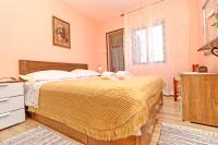 Posteľ alebo postele v izbe v ubytovaní Apartments by the sea Brna, Korcula - 4463