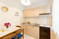 Kuchyňa alebo kuchynka v ubytovaní Apartments by the sea Tri Zala, Korcula - 4346