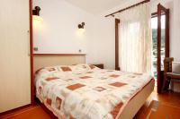 Posteľ alebo postele v izbe v ubytovaní Apartments and rooms by the sea Racisce, Korcula - 4341