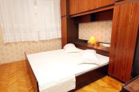 Una cama o camas en una habitaci&oacute;n de Apartments with a parking space Zavalatica, Korcula - 4453