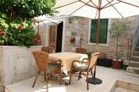 Patio alebo iná vonkajšia časť ubytovania Apartments by the sea Vrboska (Hvar) - 4601