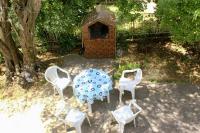 a table and four chairs and a dog house at Family Room Drace 4550a in Drače