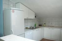 Kuchyňa alebo kuchynka v ubytovaní Apartments by the sea Basina, Hvar - 4599